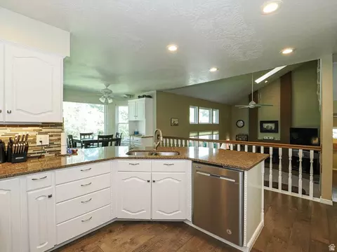 Kitchen - 2195 E 10300 S, Sandy, UT 84092 photo 3 of 5
