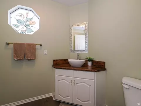 Bath - 2195 E 10300 S, Sandy, UT 84092 photo 4 of 4