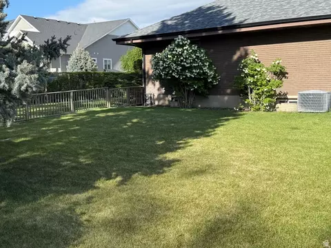Exterior - 362 E 9150 S, Sandy, UT 84070 photo 15 of 16