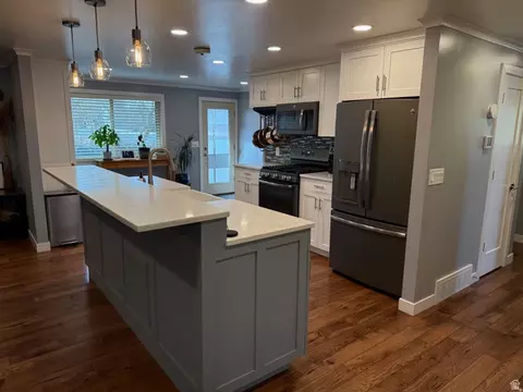 Kitchen - 362 E 9150 S, Sandy, UT 84070 photo 2 of 3