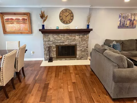 Living - 362 E 9150 S, Sandy, UT 84070 photo 3 of 4