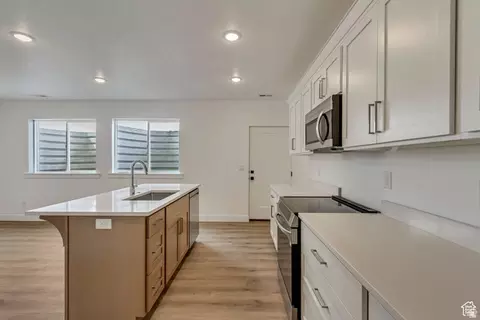 Kitchen - 8077 N Bristle Cone Rd, Eagle Mountain, UT 84005 photo 5 of 6