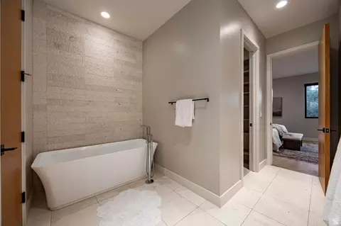 Bath - 10784 N Hideout Trl, Hideout, UT 84036 photo 1 of 5