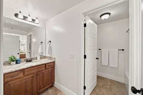 Bath - 140 E 690 S, Smithfield, UT 84335 photo 3 of 4
