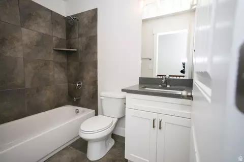 Bath - 2369 E Prairie Ln, Eagle Mountain, UT 84005 photo 4 of 4