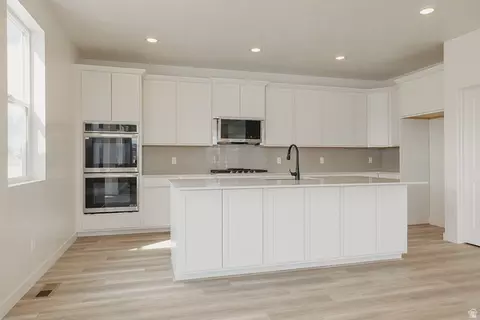 Kitchen - 5163 N Orange Stone Rd, Eagle Mountain, UT 84005 photo 3 of 8