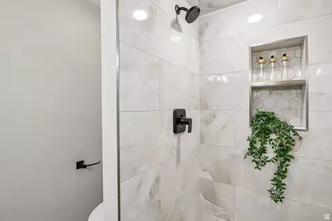 Bath - 178 N 1500 E, Layton, UT 84040 photo 4 of 5