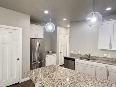 Kitchen - 661 E 355 N, Vineyard, UT 84059 photo 5 of 5