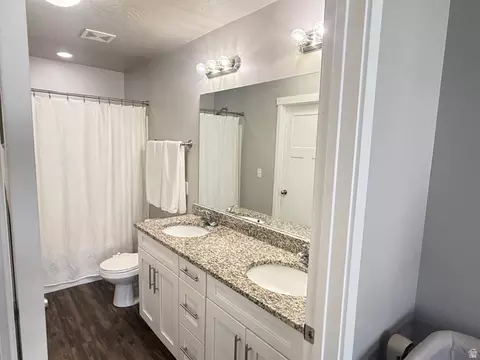 Bath - 661 E 355 N, Vineyard, UT 84059 photo 1 of 3