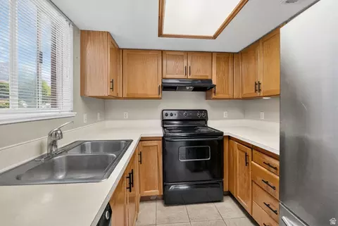 Kitchen - 121 W 905 N, Orem, UT 84057 photo 2 of 3