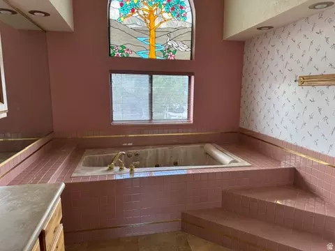 Bath - 160 N Palisade Dr, Orem, UT 84097 photo 2 of 3