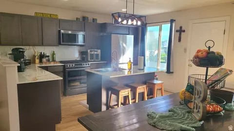 Kitchen - 1053 S Killarney Dr, Syracuse, UT 84075 photo 2 of 2