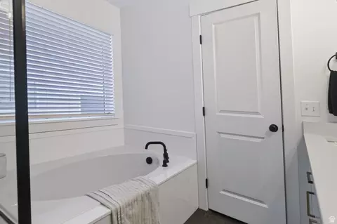 Bath - 1428 W Creekside Dr, Logan, UT 84321 photo 3 of 5