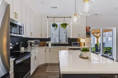 Kitchen - 1428 W Creekside Dr, Logan, UT 84321 photo 3 of 5