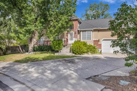 Exterior - 838 Williams Ct, Millcreek, UT 84107 photo 3 of 7