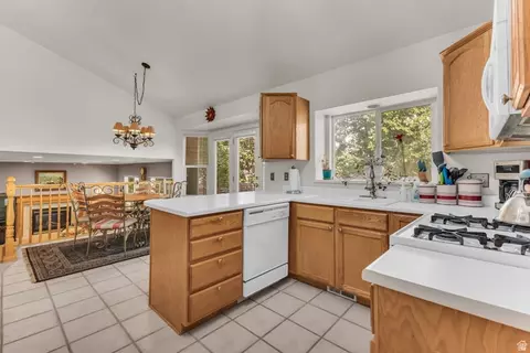 Kitchen - 838 Williams Ct, Millcreek, UT 84107 photo 4 of 4