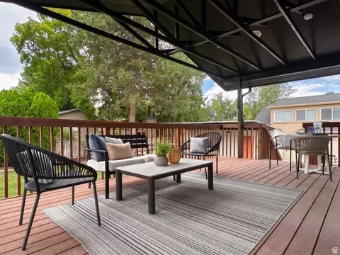 Exterior - 1860 E Spring Ln S, Holladay, UT 84117 photo 4 of 11