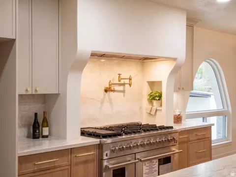 Kitchen - 1860 E Spring Ln S, Holladay, UT 84117 photo 2 of 5