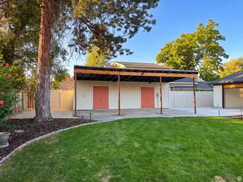 Exterior - 1860 E Spring Ln S, Holladay, UT 84117 photo 7 of 11