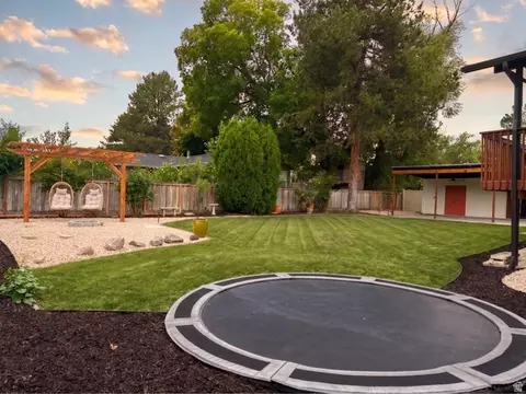 Exterior - 1860 E Spring Ln S, Holladay, UT 84117 photo 6 of 11