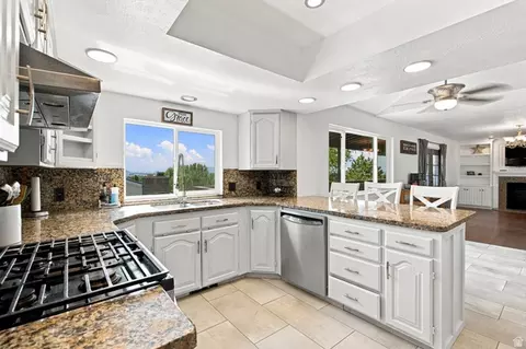 Kitchen - 132 E 2050 N, Centerville, UT 84014 photo 4 of 7