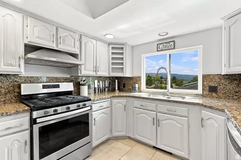 Kitchen - 132 E 2050 N, Centerville, UT 84014 photo 6 of 7