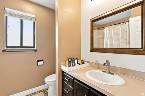 Bath - 132 E 2050 N, Centerville, UT 84014 photo 3 of 4