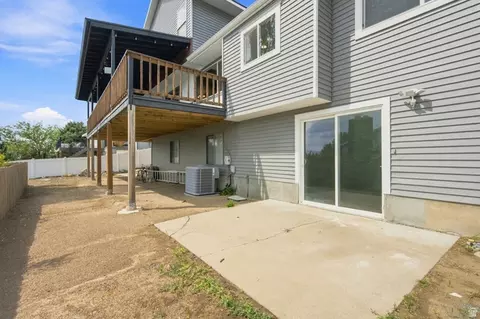 Exterior - 132 E 2050 N, Centerville, UT 84014 photo 9 of 11