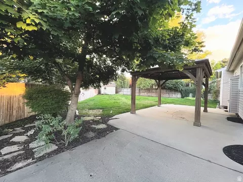 Exterior - 9231 S 1520 Res Res E, Sandy, UT 84092 photo 13 of 15
