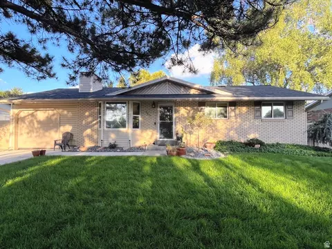 Exterior - 9231 S 1520 Res Res E, Sandy, UT 84092 photo 6 of 15