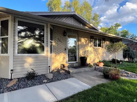 Exterior - 9231 S 1520 Res Res E, Sandy, UT 84092 photo 2 of 15