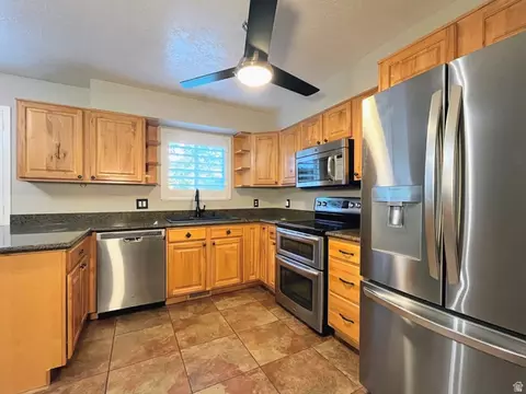 Kitchen - 9231 S 1520 Res Res E, Sandy, UT 84092 photo 2 of 5