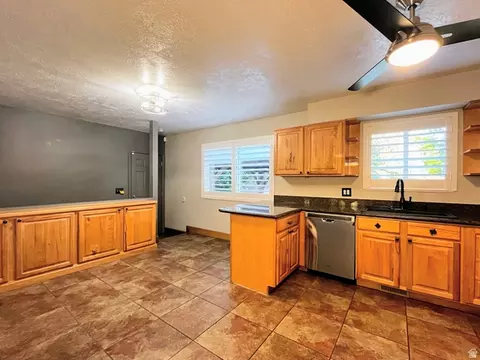 Kitchen - 9231 S 1520 Res Res E, Sandy, UT 84092 photo 3 of 5