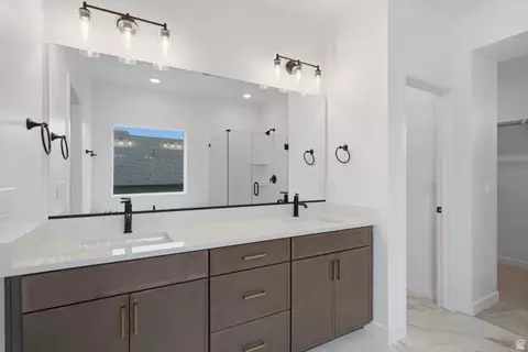 Bath - 1224 E Amaryllis Way, Layton, UT 84040 photo 2 of 3