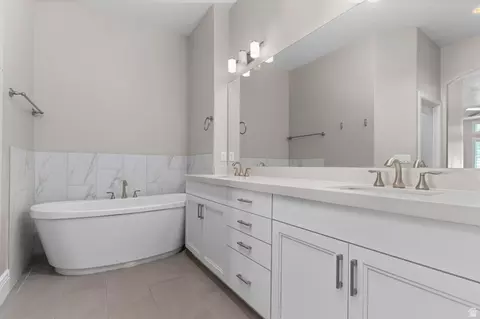 Bath - 25 E 3990 N, Provo, UT 84604 photo 3 of 4