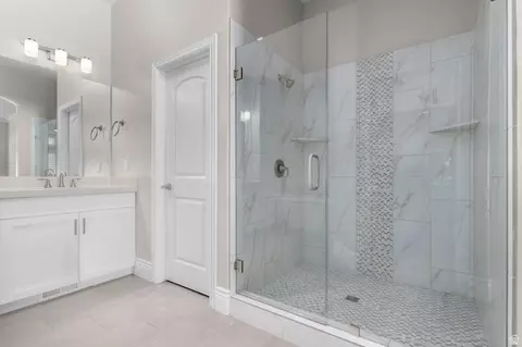 Bath - 25 E 3990 N, Provo, UT 84604 photo 2 of 4