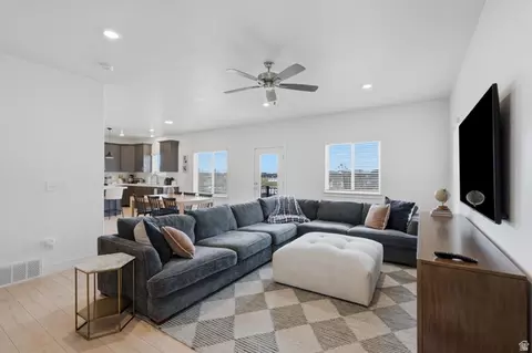 Living - 519 E 720 N, Salem, UT 84653 photo 4 of 8