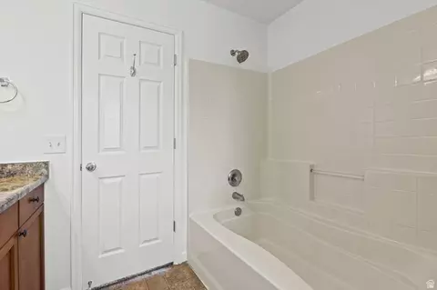 Bath - 1803 E Walnut Grove Dr S, Draper, UT 84020 photo 2 of 4
