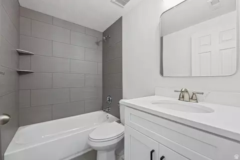 Bath - 1803 E Walnut Grove Dr S, Draper, UT 84020 photo 4 of 4