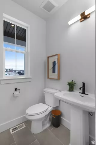 Bath - 616 S 125 E, Hyde Park, UT 84318 photo 3 of 5
