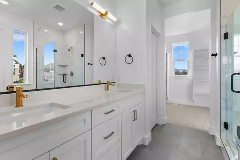 Bath - 616 S 125 E, Hyde Park, UT 84318 photo 1 of 5