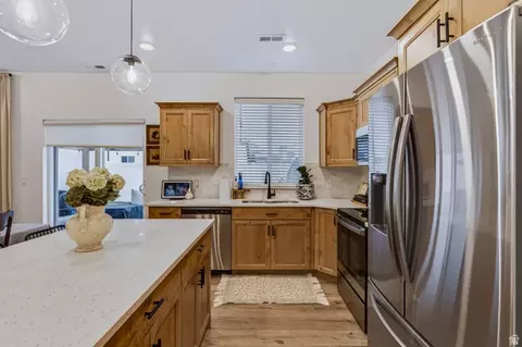 Kitchen - 1466 W Creekside Dr, Logan, UT 84321 photo 4 of 4