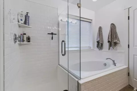 Bath - 1466 W Creekside Dr, Logan, UT 84321 photo 1 of 3
