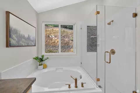 Bath - 15082 S Eagle Crest Dr, Draper, UT 84020 photo 2 of 4