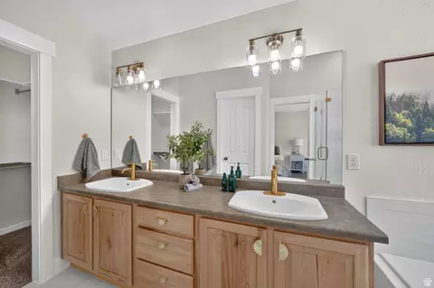 Bath - 15082 S Eagle Crest Dr, Draper, UT 84020 photo 1 of 4