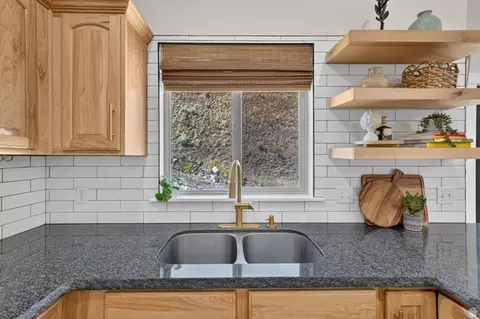 Kitchen - 15082 S Eagle Crest Dr, Draper, UT 84020 photo 5 of 5