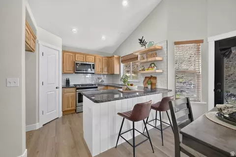 Kitchen - 15082 S Eagle Crest Dr, Draper, UT 84020 photo 1 of 5
