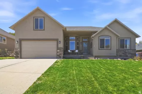 Exterior - 15082 S Eagle Crest Dr, Draper, UT 84020 photo 3 of 9