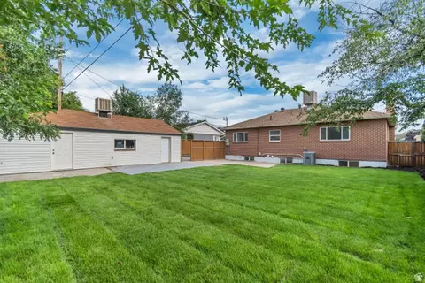 Exterior - 795 E Baker Dr, Midvale, UT 84047 photo 3 of 4