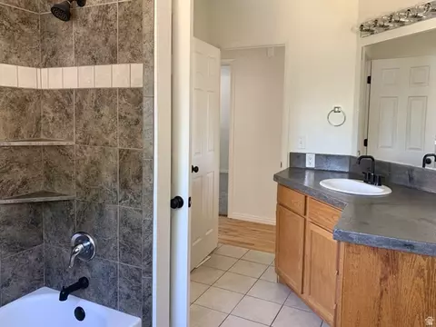 Bath - 5210 S 900 E, Murray, UT 84117 photo 4 of 6